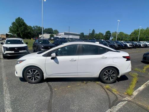 Aspen White 2024 Nissan Versa 1.6 SV