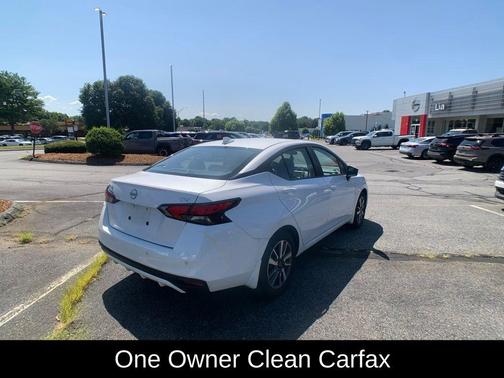 Aspen White 2024 Nissan Versa 1.6 SV