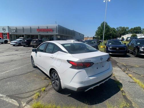 Aspen White 2024 Nissan Versa 1.6 SV