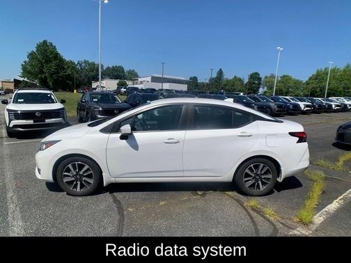 Aspen White 2024 Nissan Versa 1.6 SV