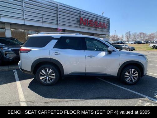 Brilliant Silver Metallic 2025 Nissan Pathfinder SL