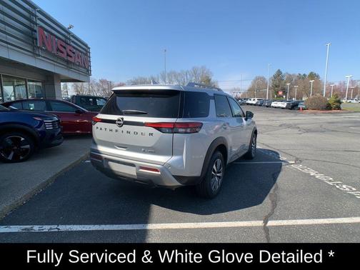 Brilliant Silver Metallic 2025 Nissan Pathfinder SL