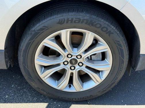 Iconic Silver Metallic 2024 Ford Edge Titanium