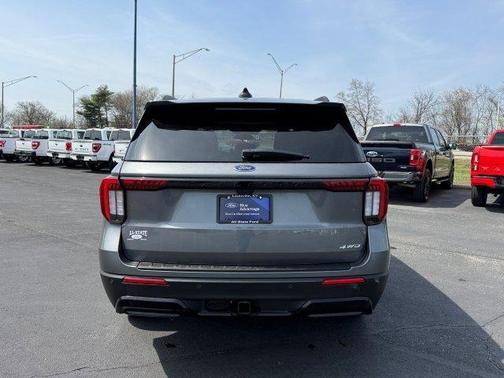 Carbonized Gray Metallic 2025 Ford Explorer ST-Line