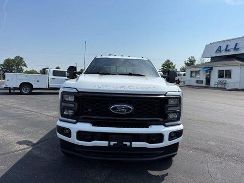 Oxford White 2024 Ford F-250 Lariat