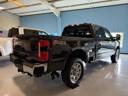2025 Ford F-350 Lariat Super Duty
