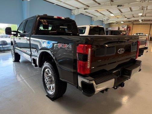2025 Ford F-350 Lariat Super Duty