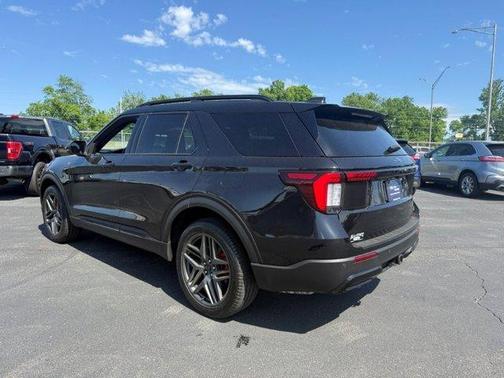 Agate Black Metallic 2025 Ford Explorer ST-Line