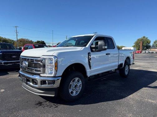 Oxford White 2027 Ford F-250 Super Duty