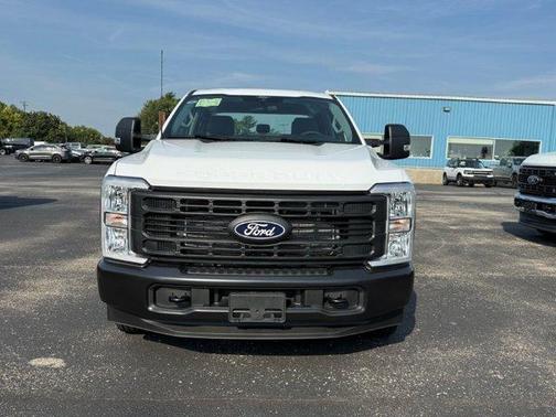 Oxford White 2027 Ford F-350 XL