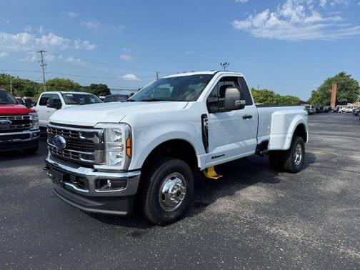 Oxford White 2026 Ford F-350 XLT DRW
