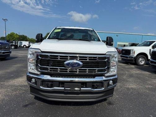 Oxford White 2026 Ford F-350 XLT DRW