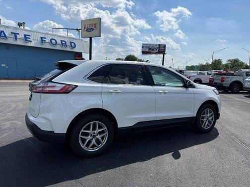 White 2023 Ford Edge SEL