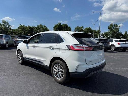 White 2023 Ford Edge SEL