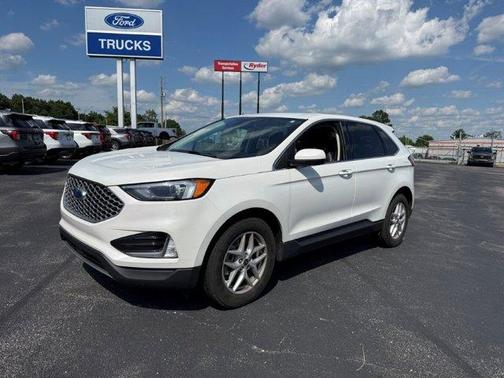 White 2023 Ford Edge SEL