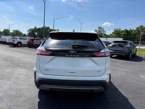 White 2023 Ford Edge SEL