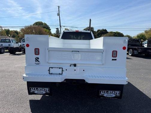 Oxford White 2027 Ford F-350 XL DRW