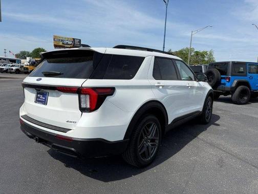 Star White 2025 Ford Explorer ST-Line