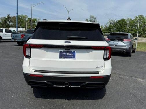 Star White 2025 Ford Explorer ST-Line
