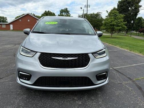2023 Chrysler Pacifica Touring-L