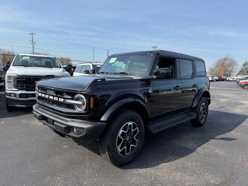 Shadow Black 2026 Ford Bronco Outer Banks