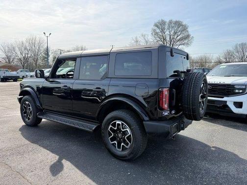 Shadow Black 2026 Ford Bronco Outer Banks