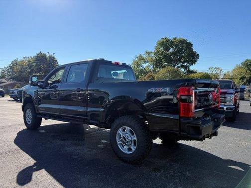 Agate Black Metallic 2027 Ford F-350 XL