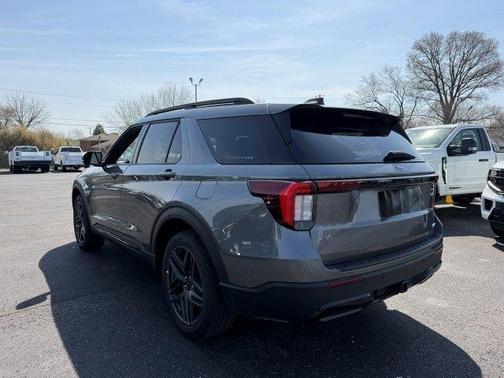 Carbonized Gray Metallic 2025 Ford Explorer ST-Line