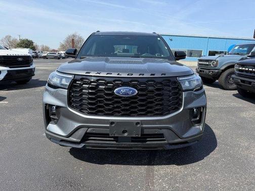 Carbonized Gray Metallic 2025 Ford Explorer ST-Line