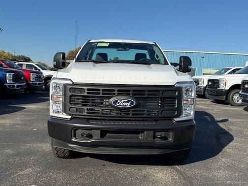 Oxford White 2027 Ford F-350 XL