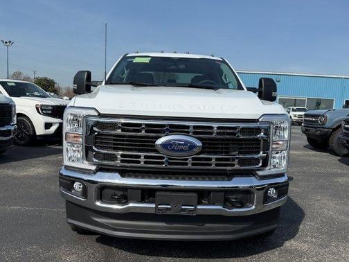 Oxford White 2026 Ford F-350 XLT