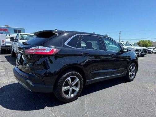 Black 2024 Ford Edge SEL