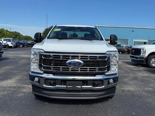 Oxford White 2026 Ford F-350 XLT