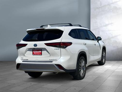 2021 Toyota Highlander Hybrid Platinum