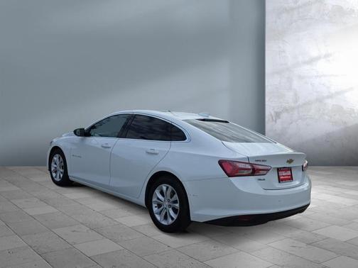 Summit White 2022 Chevrolet Malibu LT