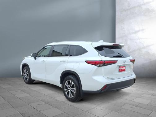 Wind Chill Pearl 2023 Toyota Highlander XLE