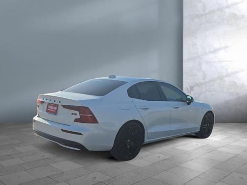 2024 Volvo S60 Plus Black Edition