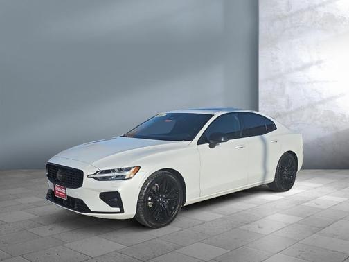 2024 Volvo S60 Plus Black Edition