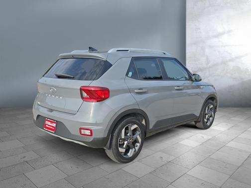 2022 Hyundai VENUE SEL