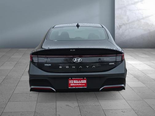 2026 Hyundai SONATA Hybrid Base