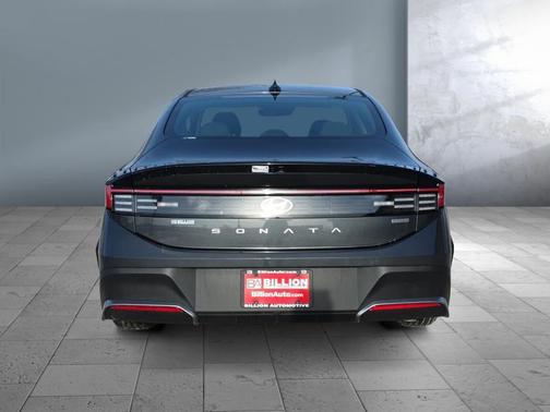 2026 Hyundai SONATA Hybrid Base