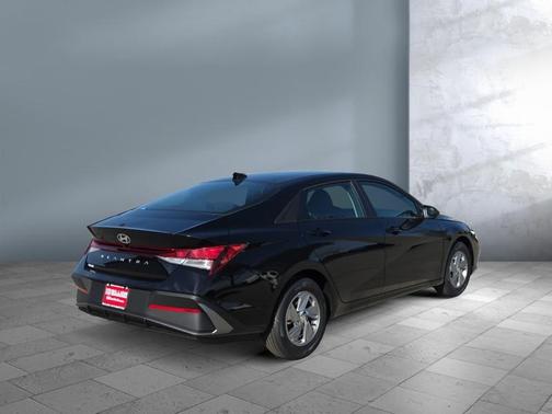 Abyss Black 2026 Hyundai ELANTRA SE