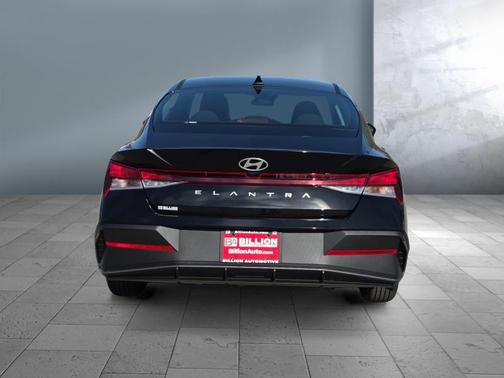Abyss Black 2026 Hyundai ELANTRA SE
