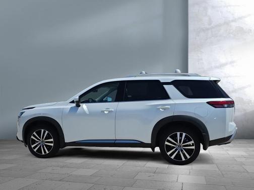 Everest White Pearl Tricoat 2025 Nissan Pathfinder Platinum