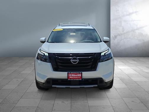 Everest White Pearl Tricoat 2025 Nissan Pathfinder Platinum