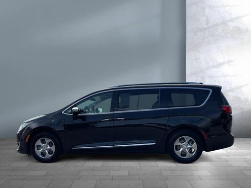 2018 Chrysler Pacifica Hybrid Limited