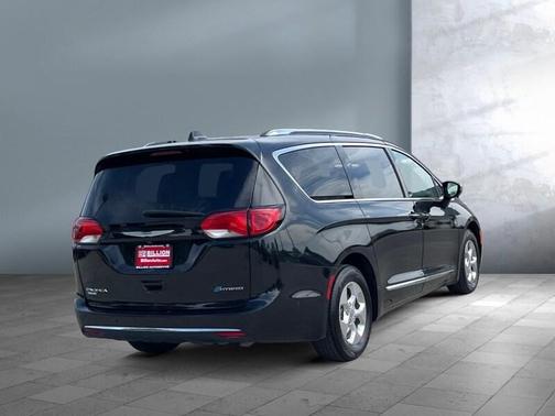 2018 Chrysler Pacifica Hybrid Limited