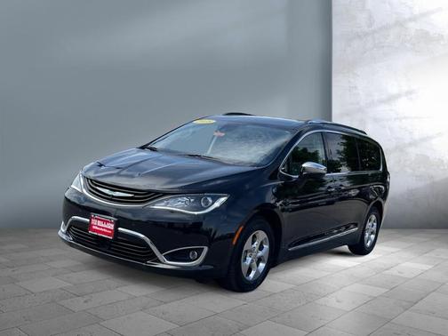 2018 Chrysler Pacifica Hybrid Limited