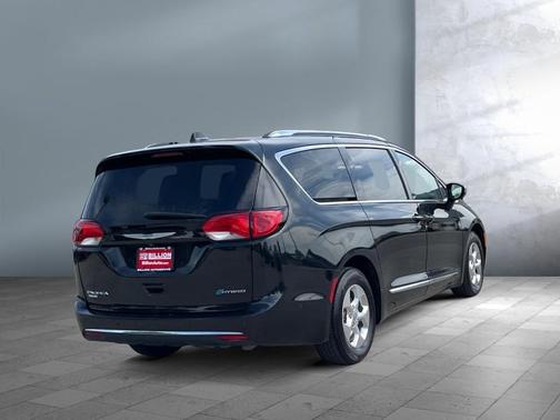 2018 Chrysler Pacifica Hybrid Limited