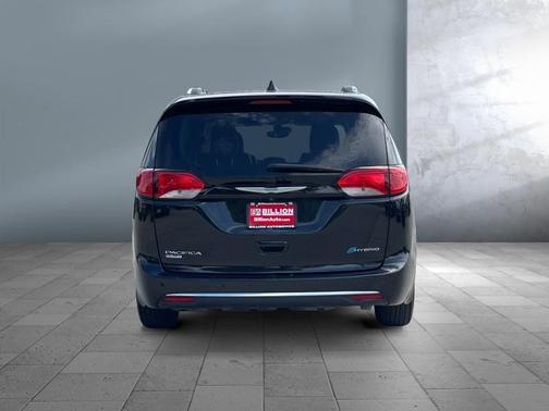 2018 Chrysler Pacifica Hybrid Limited